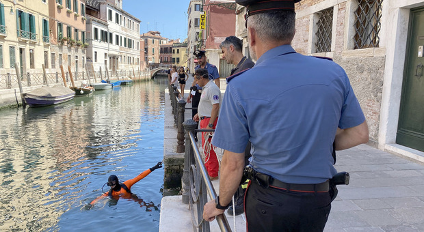 Accoltellamento a Rio Marin a Venezia: un ferito in ospedale, l'altro scappa buttandosi in un canale