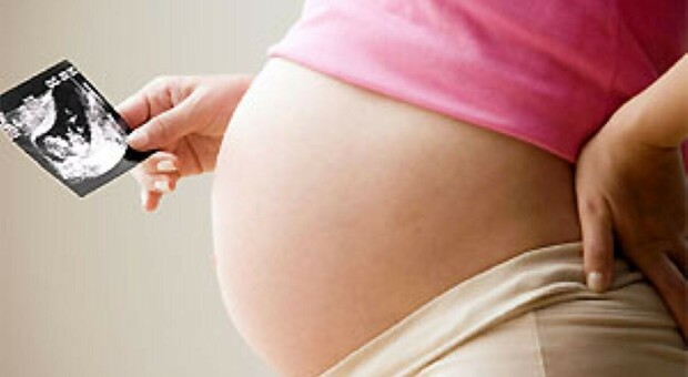Congedo di maternità flessibile, nuove regole: stop all'invio della documentazione all'Inps