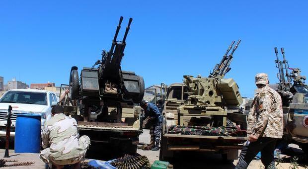 Libia, le forze di Haftar entrano a Sirte: «Scontri tra forze governative e gruppi di miliziani»