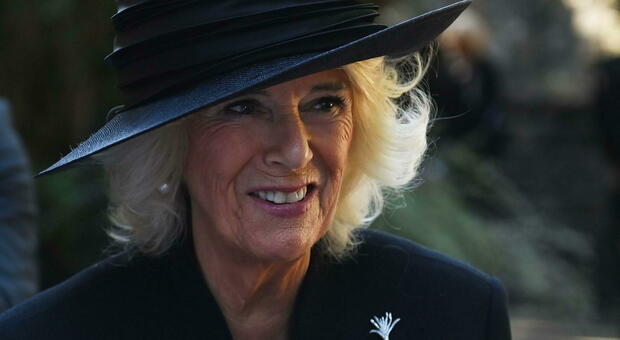 La regina Elisabetta e l'omaggio di Camilla: «Era una donna sola in un mondo di uomini»: ecco il discorso che andrà in onda oggi sulla Bbc