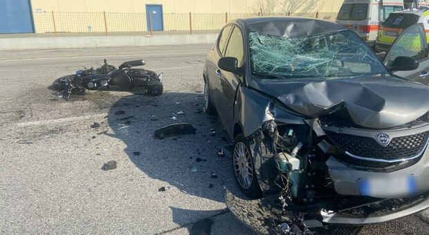 Incidente di auto contro moto ad Asolo, deceduto un uomo di 48 anni