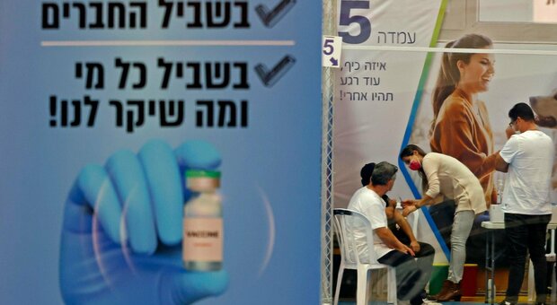 Israele, green pass ai vaccinati per la normalità: oltre 4 milioni già immunizzati. E domenica il Paese riapre
