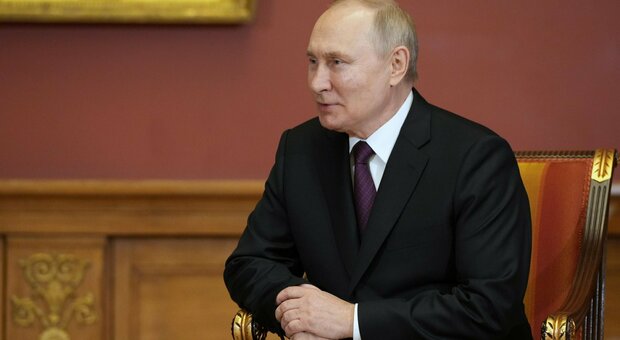 Putin, la ritorsione: niente più petrolio ai Paesi che applicano il price cap