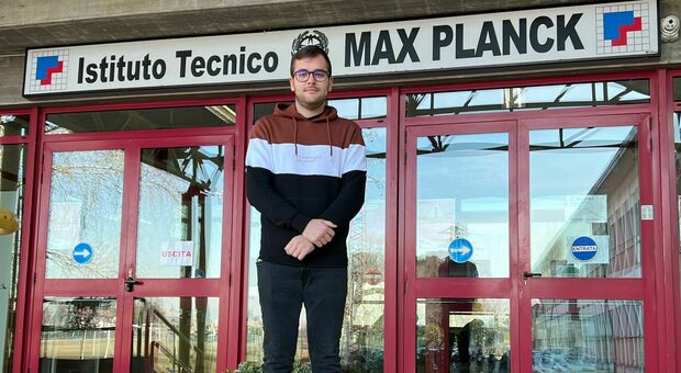 Matteo Criveller, 22 anni, si è messo subito a disposizione della scuola Max Planck