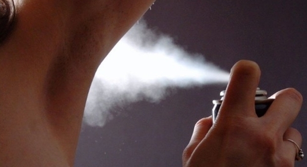 Respira deodorante spray della madre in dosi eccessive, 13enne muore per arresto cardiaco