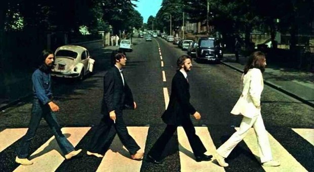 Beatles, 50 anni fa la storica foto sulle strisce pedonali di Abbey Road