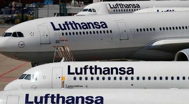 Caos voli, Lufthansa cancella quasi tutti i voli per lo sciopero di mercoledì