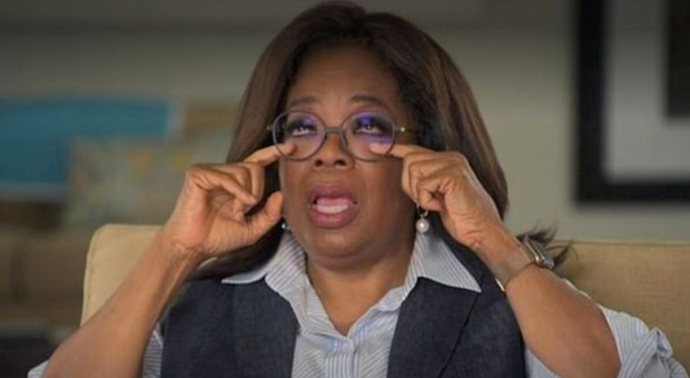 Oprah Winfrey: «Violentata più volte a mio cugino a 19 anni». La conduttrice scoppiata in lacrime in tv