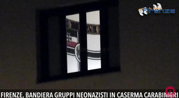 Firenze, bandiera nazista appesa in caserma: sanzioni disciplinari per il carabiniere