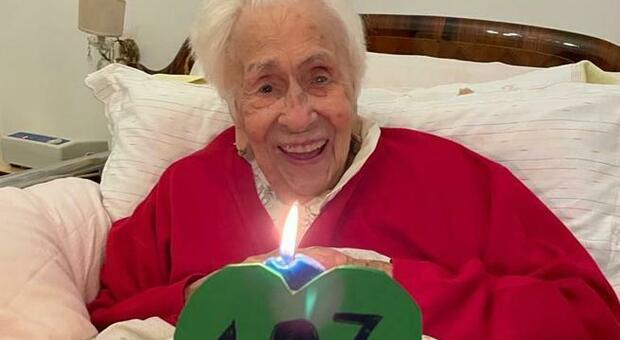 Norma compie 107 anni: «Il mio segreto? Passo tutto l'inverno alle Canarie»