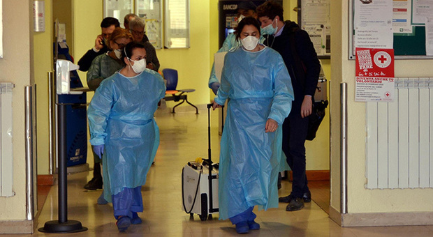 Coronavirus in Lombardia: altre otto persone contagiate. Speranza: «Area circoscritta, sospese tutte le attività» CONFERENZA STAMPA IN DIRETTA