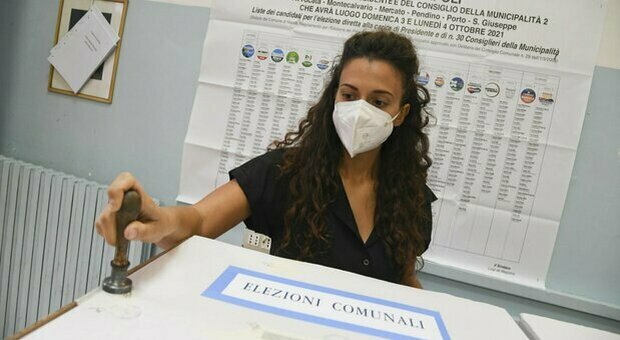 Comunali 2021, è fuga dalle urne: un italiano su due non vota (affluenza sotto il 50% nelle grandi città)