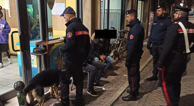 Mestre. Fuga rocambolesca in via Piave, ma i carabinieri riescono ad acciuffarlo: 2 espulsi