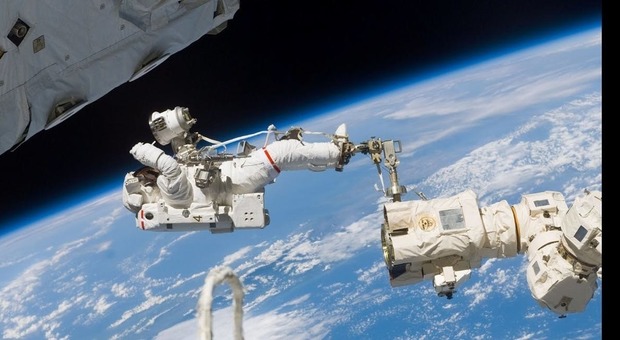 Stazione internazionale attaccata da batteri spaziali, allarme Nasa: «Corrodono il metallo»