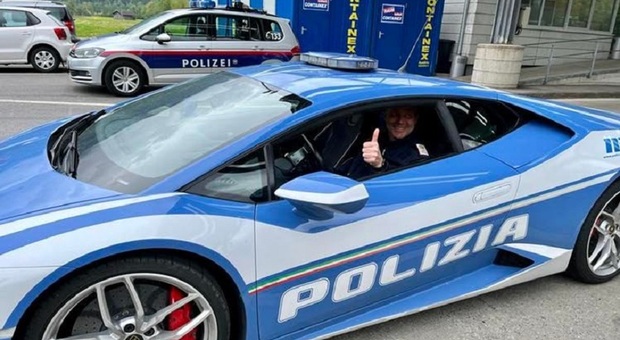 Auto di poliziotti italiani e austriaci (da Polizei Tirol)