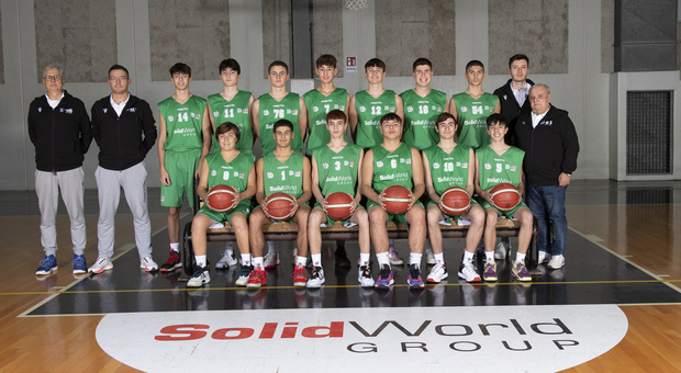 La formazione Under 17 della Benetton Basket Solid World
