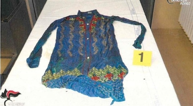 Cadavere di donna ritrovato nel Po, diffuse le foto degli abiti per identificare la vittima