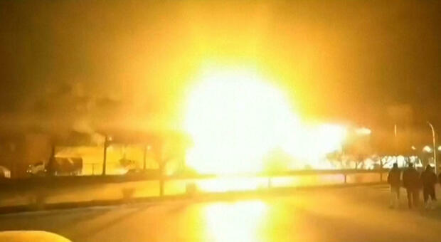 Iran, droni attaccano la città di Isfahan: diverse esplosioni in un centro militare