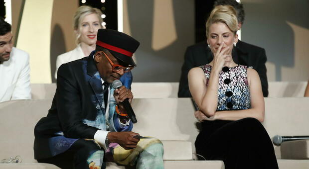 Cannes, gaffe di Spike Lee: annuncia la Palma d'oro, è "Titane" di Julia Ducournau. I premi