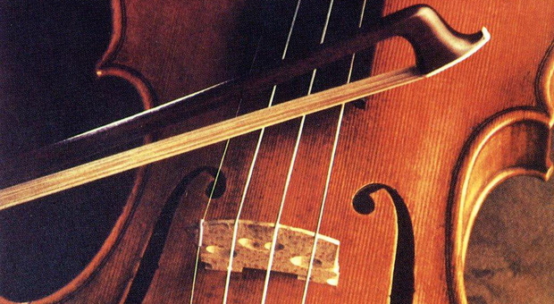 Violino del XIX secolo rubato in treno, era stato costruito dal liutaio veneziano Degani e valeva decine di migliaia di euro
