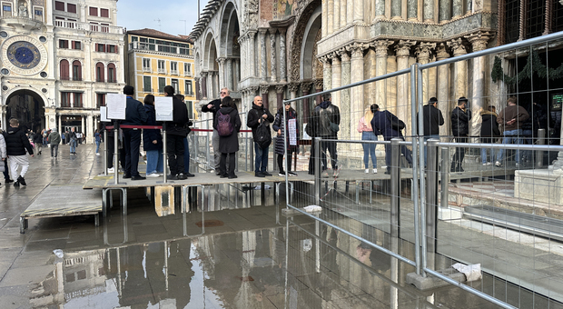 La super pozzanghera davanti alla barriera di San Marco