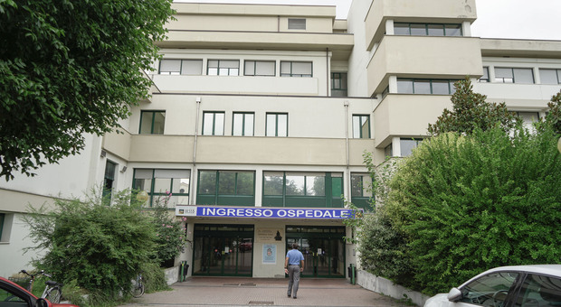 Sono decedute due persone che inizialmente erano state ricoverate all'ospedale di Adria (foto) e poi erano state trasferite nell'Unità Covid di Trecenta