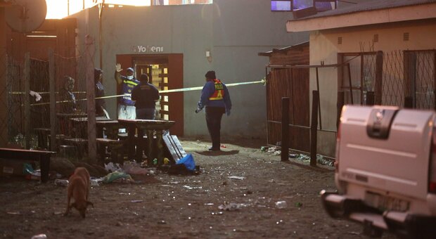 Sudafrica, morti almeno 17 studenti in un locale. «Sono stati avvelanati»: è mistero