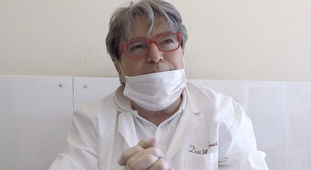 Mariano Amici, medico no-vax sospeso e senza stipendio. D'Amato: «Non vaccinato nonostante ripetuti solleciti»