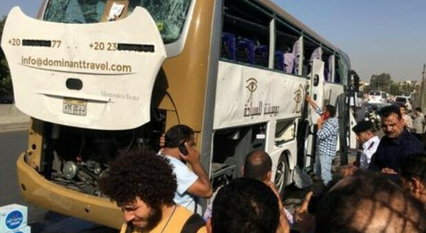 Egitto, incidente per un bus turistico: 12 morti e 34 feriti. Tornavano da Sharm El-Sheikh