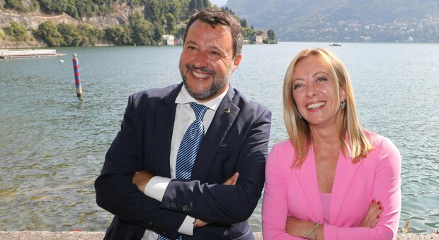 Reddito di cittadinanza, è scontro: Renzi e Salvini per abolizione. Il ministro Orlando: «Va cambiato»