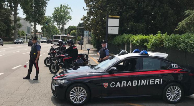 I carabinieri impegnati nei controlli nei luoghi d'aggregazione del territorio