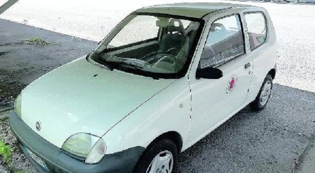 Vetusta Fiat 600 messa all'asta: è del 2004