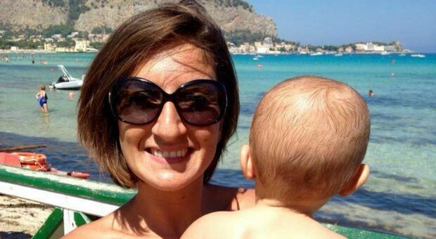 Bambino morto a Sharm, Andrea Mirabile aveva 6 anni: fatale un'intossicazione alimentare, grave il papà. La madre: «Fateci tornare a Palermo»