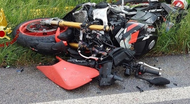 Incidente a Limana: un motociclista è morto contro un furgoncino