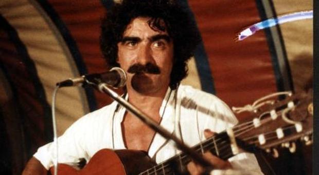 È morto a Cuba il cantautore Alberto D'Amico, canzoniere della Venezia popolare, aveva 76 anni.