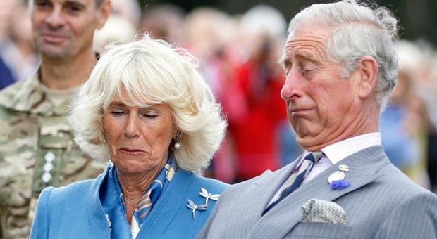 Royal Family, spunta il figlio segreto di Carlo e Camilla. «Anche io nella successione al trono»