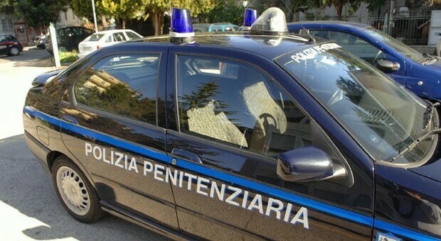 Napoli, corruzione ai concorsi per le Forze Armate: 14 arresti