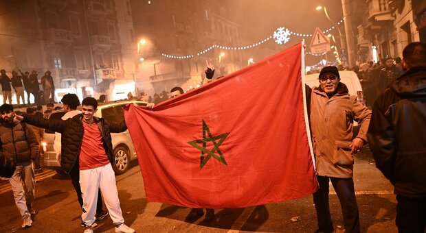 Il Marocco elimina la Spagna, è festa anche in Italia: migliaia in strada, grande gioia (e nessun incidente)