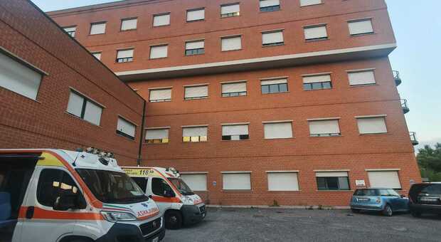 Volo dal quarto piano dell'ospedale di Cassino: muore un 68enne