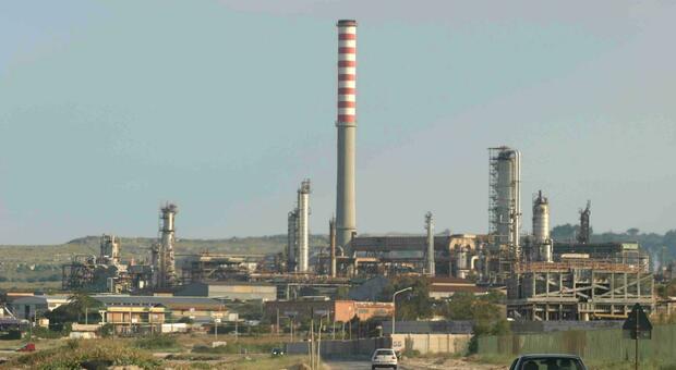 Lukoil, salvata la raffineria di Priolo: lo Stato prende il controllo con una nazionalizzazione temporanea
