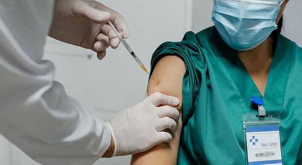 Ultimatum ai sanitari non vaccinati