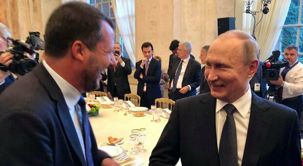 Salvini su Putin: «La mia opinione è cambiata durante la guerra». Meloni: «Sintonia con Draghi? Coincidenze»