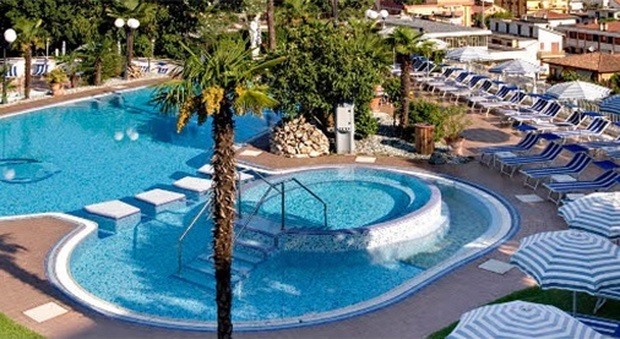 La piscina panoramica all'hotel Augustus