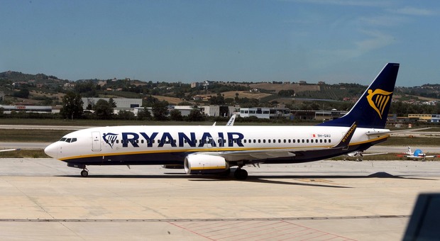 Ryanair, EasyJet e Volotea domani in sciopero: aerei a terra, gli orari e i voli a rischio
