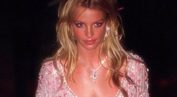 Sanremo 2023, Britney pubblica la foto della sua iconica ospitata e scrive: "Torno presto"