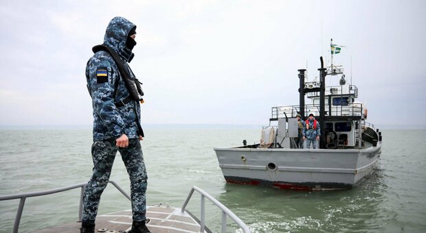 Russia, attacco ucraino al porto di Novorossiysk: flotta nel Mar Nero sempre più in difficoltà