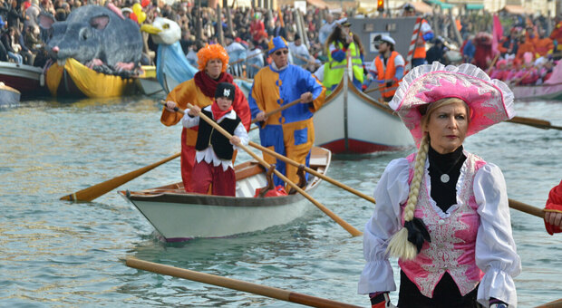 Venezia. Si apre il Carnevale con la parata in Canal Grande: «In testa alla sfilata dei sognatori, un unicorno»