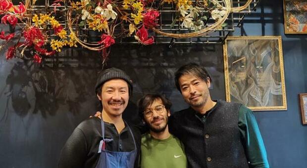 VENEZIA Da sinistra il socio cuoco Norihiko, il dipendente Elia, il socio Takahiro