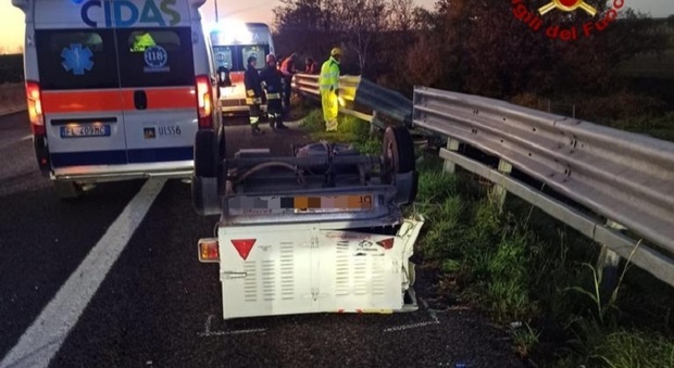 A13, incidente all'alba in autostrada: tre persone ferite, soccorsi anche 5 cani