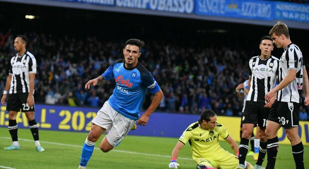Il Napoli supera anche l'Udinese, finisce 3-2: undicesima vittoria consecutiva in campionato